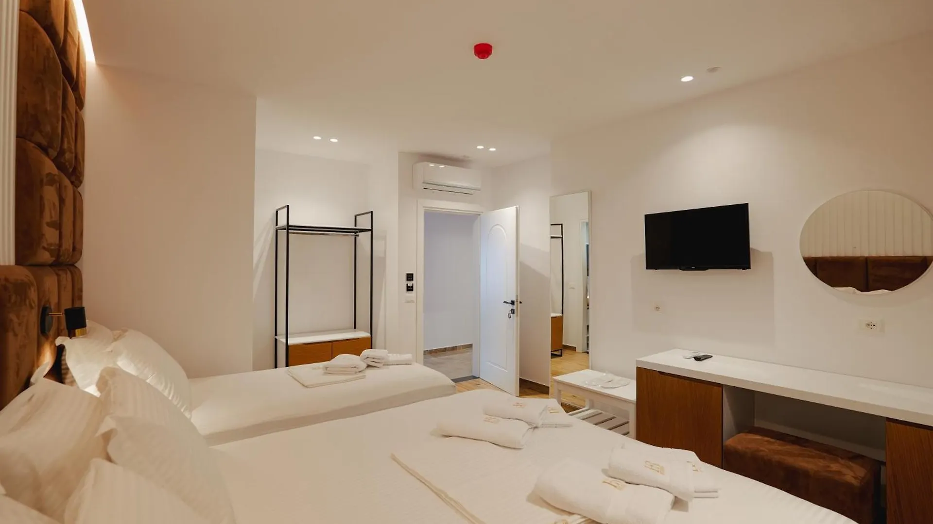 Hotel Renato Ksamil 3*,