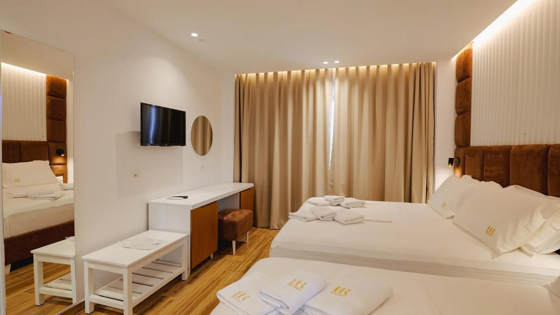 Hotel Renato Ksamil 3*,